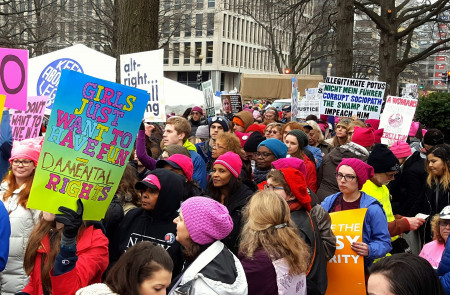 <p>“Girls just want to have fundamental rights”. Pancarta en una manifestación feminista en EE.UU.</p>