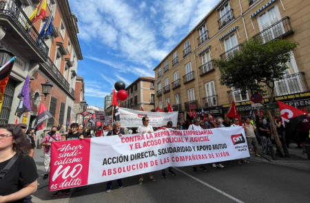 <p>Cabecera de la manifestación en apoyo a las sindicalistas de la pastelería Suiza de Gijón convocada por la CNT en Madrid.</p>