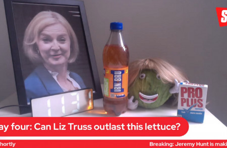 <p>La retransmisión en directo del Daily Star titulada '¿Puede Liz Truss durar más que una lechuga?'</p>