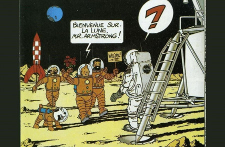 <p>En 1969, Hergé publicó un dibujo de Tintín y sus amigos dando la bienvenida a Neil Armstrong en la superficie de la Luna.</p>