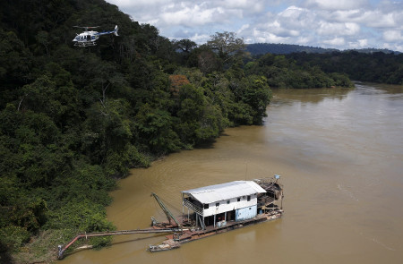 <p>Grupo de Inspección Especializada (GEF) realiza operativo de combate contra la minería ilegal de oro en el río Jamanxim, en Pará, Brasil. </p>