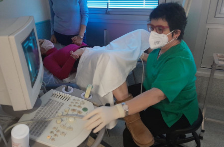 <p>Beatriz Juliá, durante una revisión ginecológica. </p>