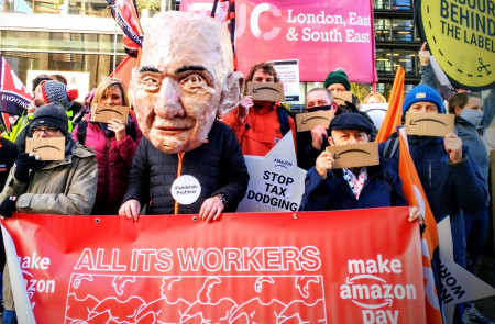 <p>Una protesta contra las condiciones laborales de Amazon en el Black Friday de 2021 en Londres.</p>