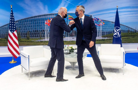 <p>Reunión entre Joe Biden y Jens Stoltenberg, secretario general de la OTAN. Bruselas, 2021.</p>