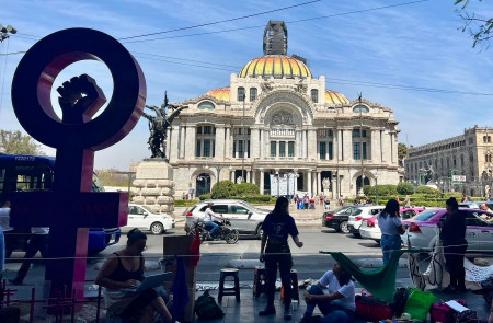 <p>Monumento frente al Palacio de Bellas Artes en Ciudad de México. </p>
