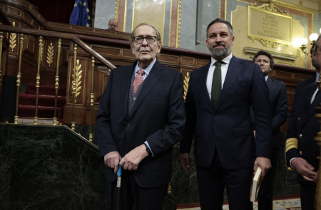 <p>Ramón Tamames, acompañado de Abascal, minutos antes del inicio del debate de la moción de censura. </p>
