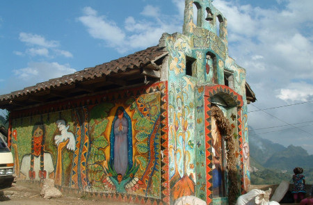 <p>Iglesia zapatista: un pequeño monumento a la Teología de la Liberación. </p>