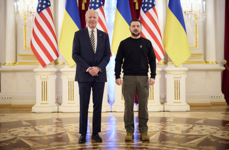 <p>Joe Biden y Volodímir Zelenski, durante la reunión en Kiev del pasado 20 de febrero. <strong>/ Presidencia de Ucrania</strong></p>