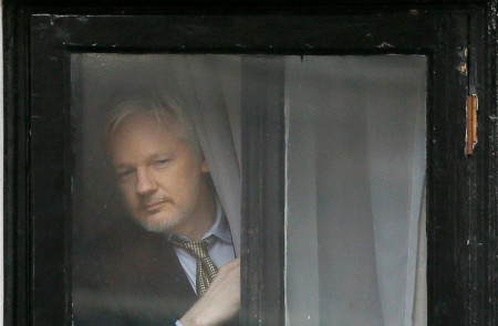 <p>Julian Assange fotografiado en la embajada de Ecuador en Londres, donde buscó refugio en el verano de 2012. / <strong>Kirsty Wigglesworth, NTB</strong></p>