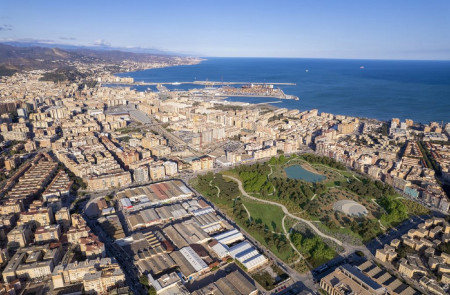 <p>Vista aérea de Málaga en la que se aprecia la magnitud de la zona verde de 17,7 hectáreas que propone realizar BUM.</p>