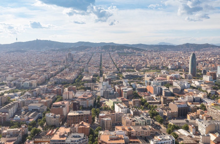 <p>Vista aérea de la ciudad de Barcelona. <strong>/ Dronepicr</strong></p>