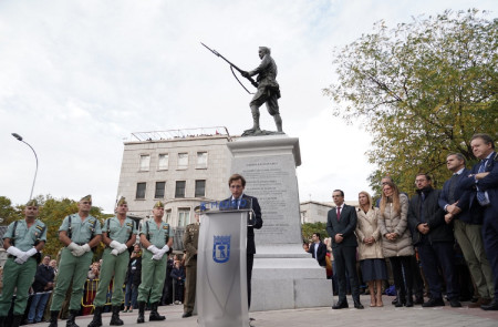 <p>El alcalde de Madrid, José Luis Martínez-Almeida, inaugura el monumento a la Legión en noviembre de 2022. /<strong> Diario de Madrid</strong></p>