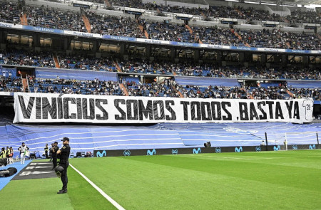 <p>Pancarta en la grada del Bernabéu con antes del partido contra el Rayo, el 24 de mayo.</p>