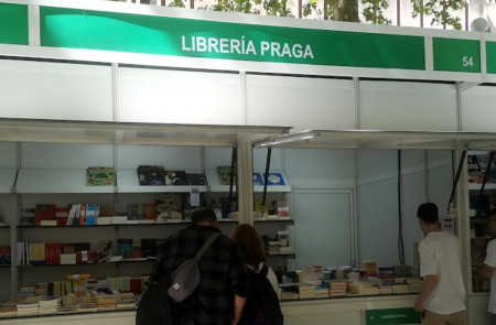 <p>La caseta de la librería Praga en la Feria del Libro de Granada, escenario de este relato.</p>