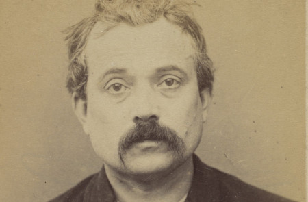 <p>Juan Grave, el autor de <em>Las Aventuras de Nono</em>, en la fotografía de su ficha policial en 1893. / <strong>Museo Met</strong></p>