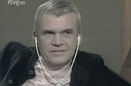 <p>Milan Kundera, durante su entrevista en Televisión Española en 1980. / <strong>RTVE</strong></p>