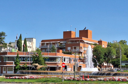 <p>Plaza de la República Argentina, conocida como plaza de los delfines, en Madrid. /<strong> R. A. </strong></p>