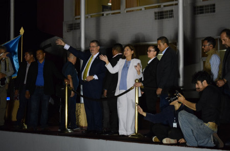 <p>Bernardo Arévalo y Karin Herrera celebran su victoria en las elecciones de Guatemala. / <strong>Twitter @KarinHerreraVP</strong></p>