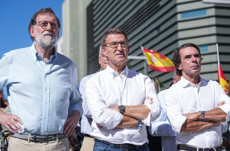 <p>El expresidente Rajoy, Feijóo y el expresidente Aznar durante la concentración del 24 de septiembre en contra de la amnistía. / <strong>PP</strong></p>