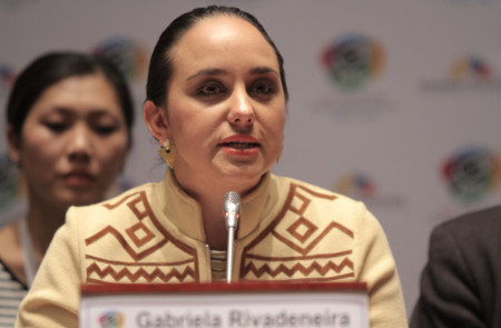 <p>Conferencia de prensa de Gabriela Rivadeneira durante el 23º Foro Parlamentario Asia Pacífico, en enero de 2015. / <strong>Wikimedia Commons</strong></p>