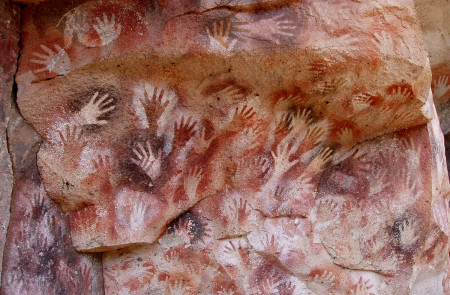 <p>Pintura rupestre en la Cueva de las Manos, en Argentina. / <strong>Wikimedia Commons</strong></p>