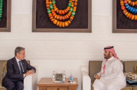 <p>El príncipe heredero saudí Mohammed bin Salman y el secretario de Estado Anthony Blinken reunidos en Riad el pasado 15 de octubre para discutir sobre los ataques de Hamas contra Israel. /  <strong>U.S. Department of State</strong></p>