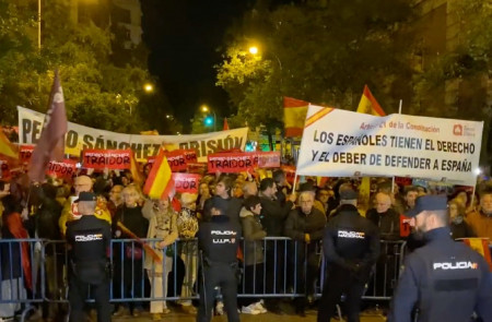 <p>Manifestación contra la amnistía frente a la sede del PSOE en Madrid el 6 de noviembre de 2023. / <strong>Willy Veleta</strong></p>