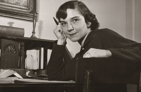 <p>Retrato de Adrienne Rich en 1951. / <strong>Peter Solmssen, archivo del Radcliffe College de Harvard</strong></p>