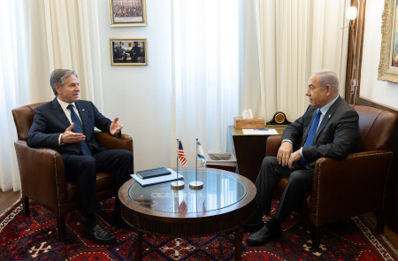 <p>El secretario de Estado de EEUU, Anthony Blinken, en una reunión con el primer ministro israelí Netanhayu en Tel Aviv el pasado 30 de noviembre. / <strong>Chuck Kennedy</strong></p>