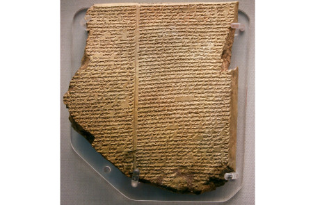 <p>La tablilla sobre el diluvio de la epopeya de Gilgamesh, escrita en acadio. Hoy en el Museo Británico. <strong>/ Mikel Peel</strong></p>