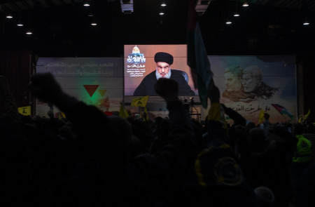 <p>Hassan Nasrallah, líder de la milicia chíi Hezbolá, el martes en el tercer discurso desde el 8 de octubre. / <strong>M. M. </strong></p>