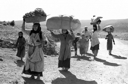 <p>Los palestinos huyen de su aldea en Galilea tras la entrada de las fuerzas sionistas, 1948. / <strong>GPO. </strong></p>