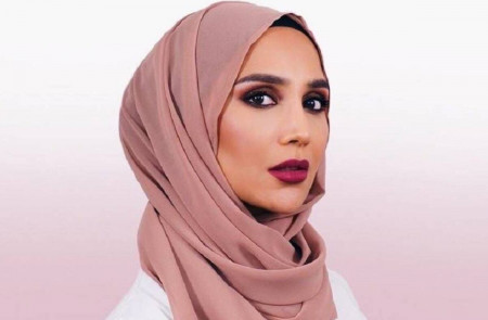 <p>Amena Khan, primera modelo con hijab de L'Oréal. / <strong>Instagram (@amenakhan)</strong></p>
