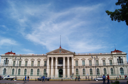 <p>Palacio Nacional, centro histórico de El Salvador. / <strong>Leidymarielamolina</strong></p>