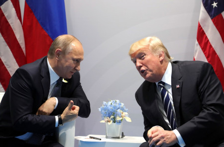 <p>Vladimir Putin y Donald Trump en una cumbre celebrada en Hamburgo en 2017. / <strong>Kremlin.ru</strong></p>