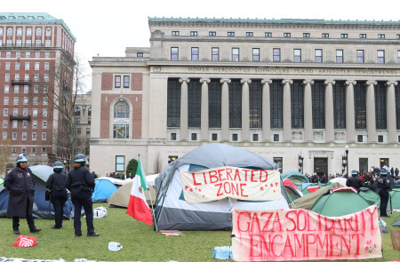 <p>Police agents in the proPalestine encampment in Columbia University, New York. </p>