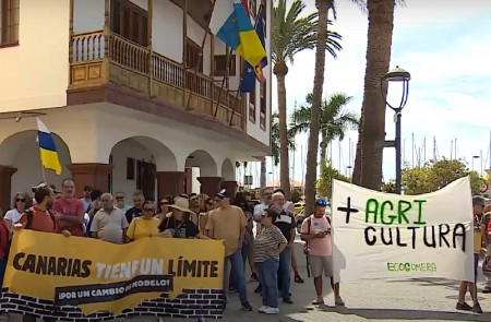 <p>Manifestaciones contra el modelo turístico en las islas Canarias el pasado 20 de abril. / <strong>RTVE</strong></p>