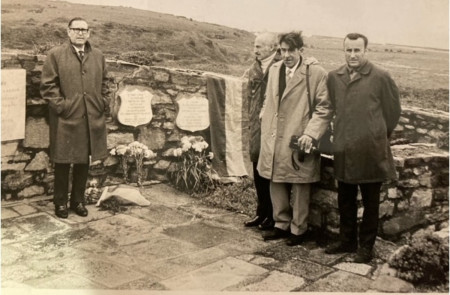 <p>De izquierda a derecha: Ramon Pujalte Asensi, Vicente Gasulla Sole, Jaun Ross y Francisco Font Saboya, en una visita a Alderney. / <strong>Cedida por Gary Font</strong></p>