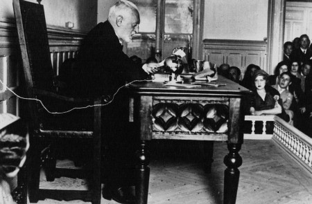 <p>Miguel de Unamuno durante una conferencia en Cataluña en 1932. / <strong>Bibliothèque nationale de France</strong></p>