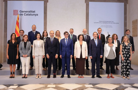 <p>Salvador Illa junto a los nuevos consellers del Govern, durante tomado posesión en el Salón de Sant Jordi del Palau, el pasado 10 de agosto. / <strong>Generalitat de Catalunya</strong></p>