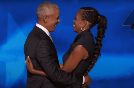 <p>Michelle y Barack Obama en la Convención Nacional Demócrata, agosto de 2024. / <strong>YT</strong></p>