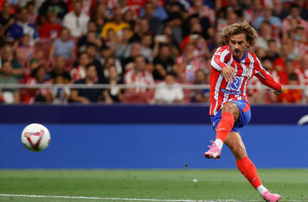 <p>Con este lanzamiento de falta, Griezmann marcó el 1-0 para los colchoneros. / <strong>Ángel Gutiérrez (Club Atlético de Madrid)</strong></p>