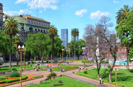 <p>La plaza de Mayo de Buenos Aires en primavera. / <strong>Wikipedia</strong></p>