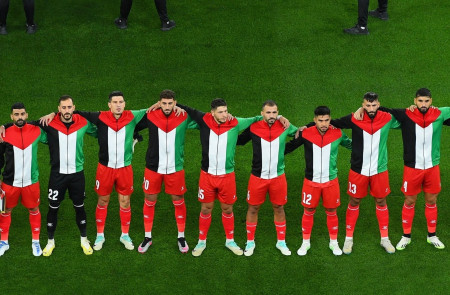 <p>La selección palestina de fútbol, en un partido de la Copa de Asia 2023. / <strong>X (@FutbolPalestine)</strong></p>