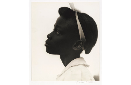 <p>Chica joven de perfil. Fotografía de Consuelo Kanaga (1948). / <strong>Brooklyn Museum</strong></p>