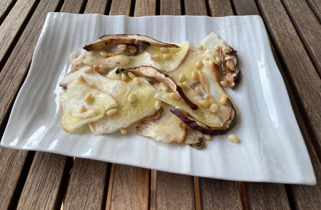 <p>Carpaccio de ceps / onddozuri / cèpe / hongo calabaza. / <strong>G.M.</strong></p>