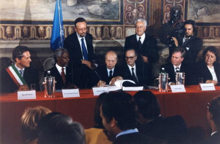 <p>Momento de la firma del Estatuto de Roma (1998). / <strong>ONU</strong></p>