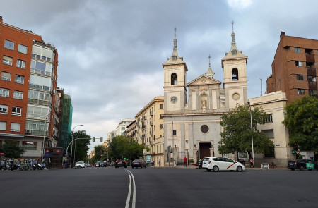 <p>La iglesia de Santa Teresa y Santa Isabel en Chamberí. / <strong>R. A.</strong></p>