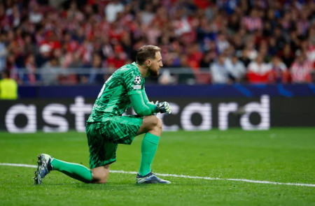 <p>Oblak, pensativo tras encajar un gol del Lille en el Metropolitano. / <strong>UEFA</strong></p>