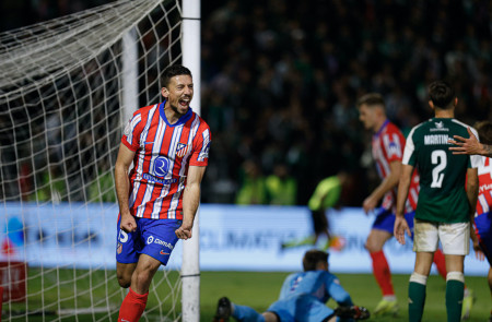 <p>Lenglet celebra el gol del empate frente al Cacereño. /<strong> Atlético de Madrid</strong></p>